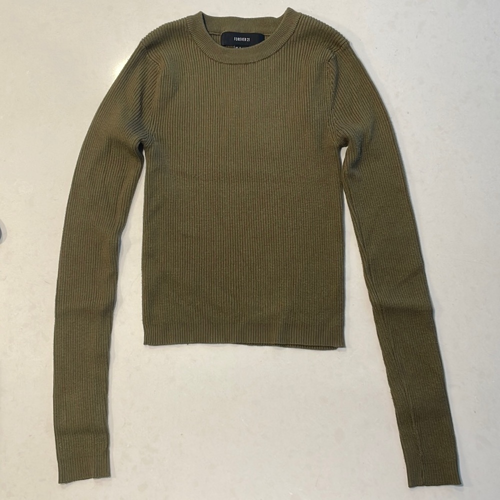 FOREVER 21 SIZE (S) LONG SLEEVE CROP TOP